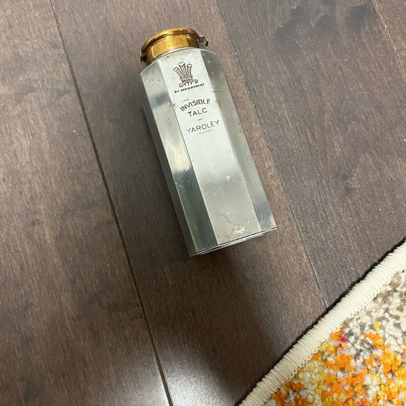 Yardley Invisible Talc Powder - Picture 8 of 8